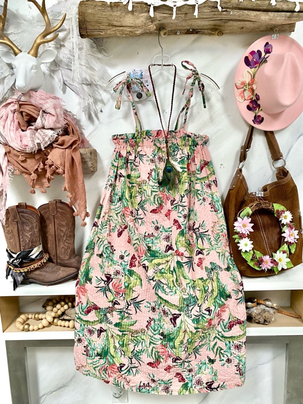 Prairie/farmhouse vibe boho floral dress w shabby chic Country vibe